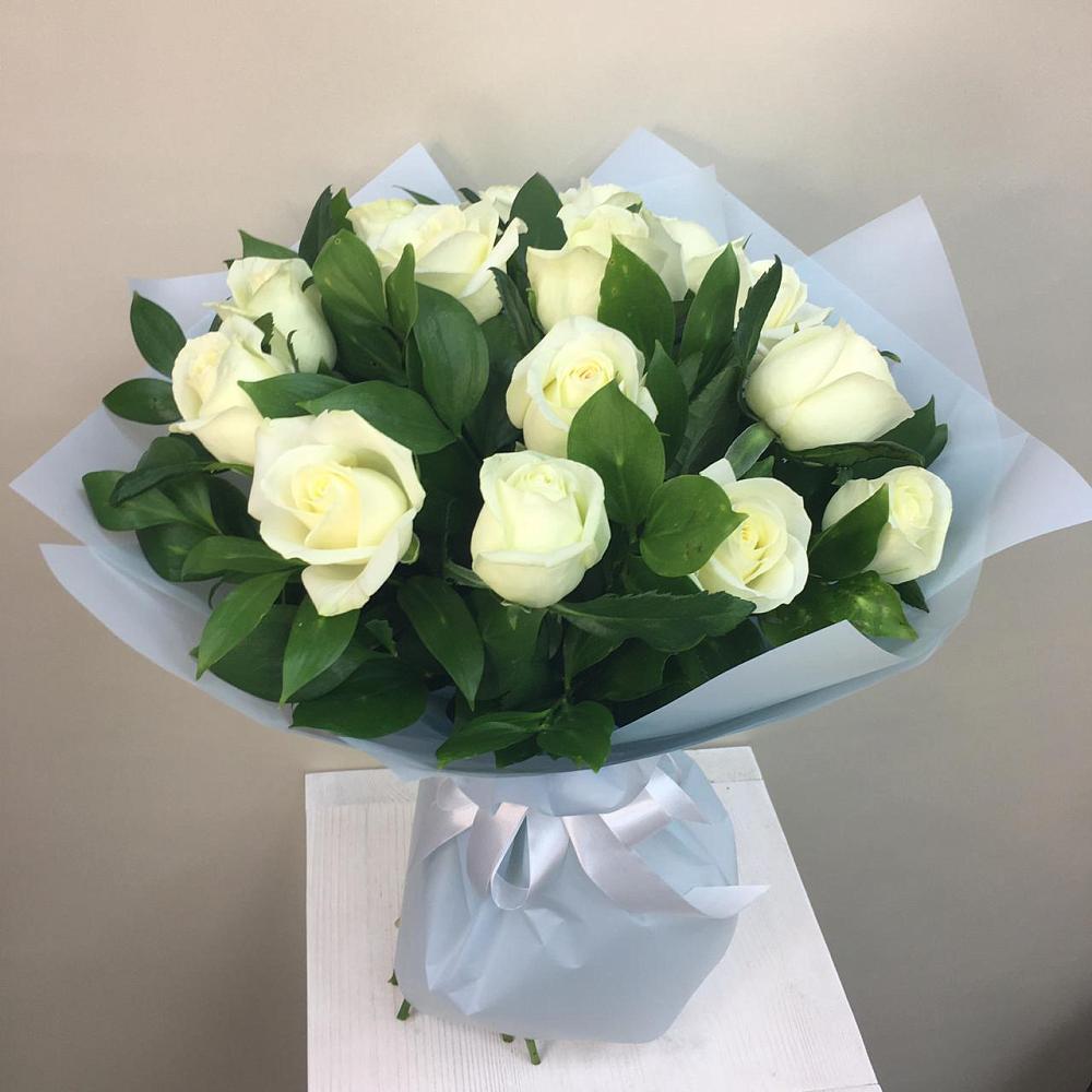 Букет 15 Белых роз Проуд в Урухской