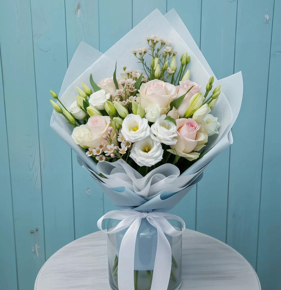 Букет цветов из: Розы и Лизиантусы в Урухской