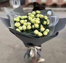 Букет Белые кустовые розы Солинеро в Урухской