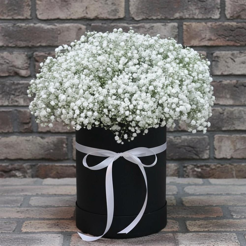 Цветочная композиция из Гипсофила в шляпной коробке в Урухской