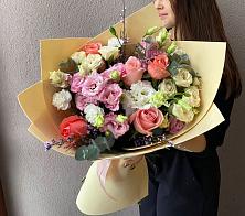 Букет цветов из:  Розы, Лизиантусы и Гвоздики #REPLACE_PRED# Урухской