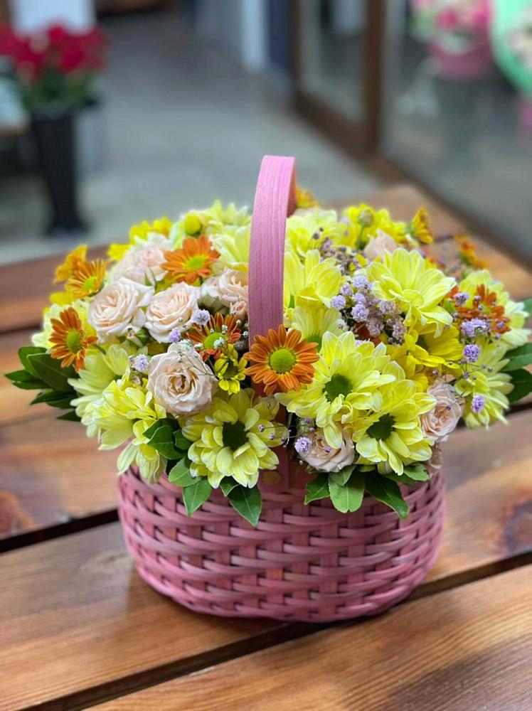 Цветочная композиция из Хризантемы и Розы в корзине в Урухской