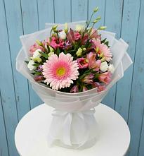 Букет цветов из:  Герберы, Альстромерии и Лизиантусы в Урухской