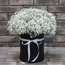 Цветочная композиция из Гипсофила в шляпной коробке в Урухской