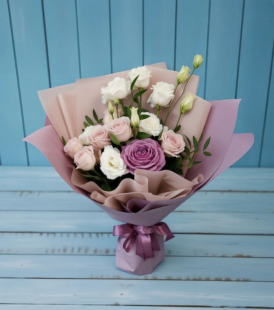 Букет цветов из: Розы и Лизиантусы в Урухской